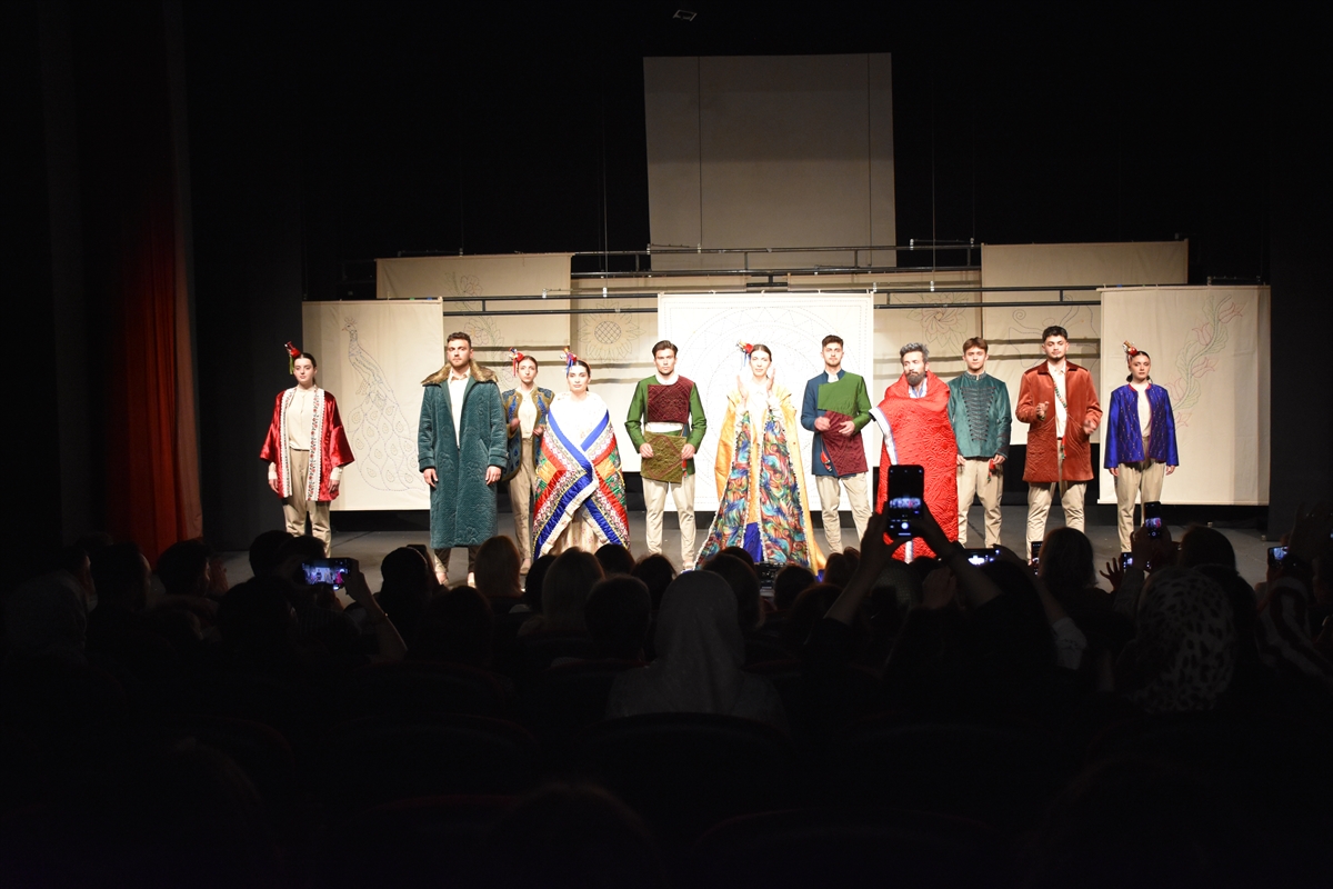 Defile finalinde yorgan sürprizi
