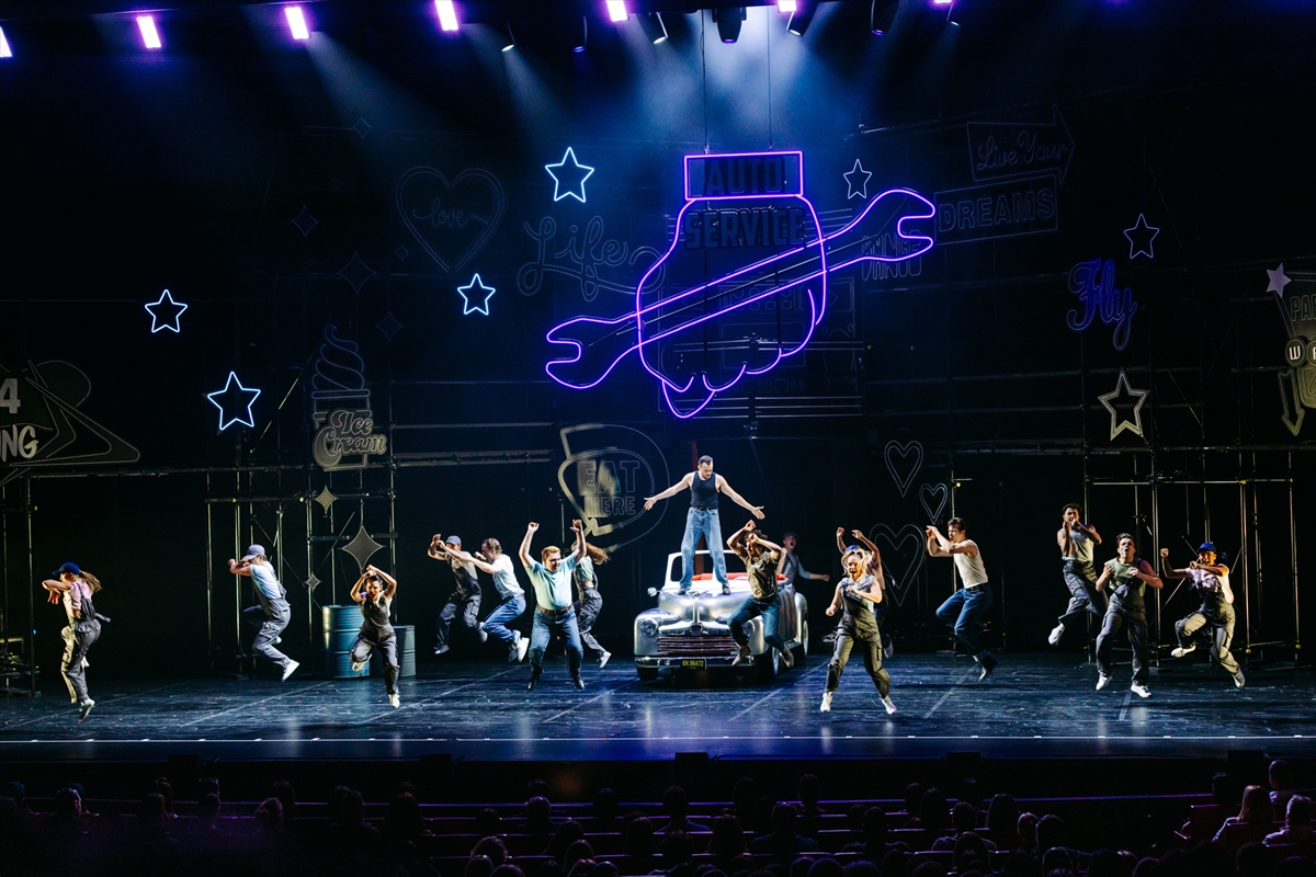 AA-20260415-41109404-41109398-DUNYACA_UNLU_GREASE_MUZIKALI_ZORLU_PSMDE_SAHNELENMEYE_BASLANDI