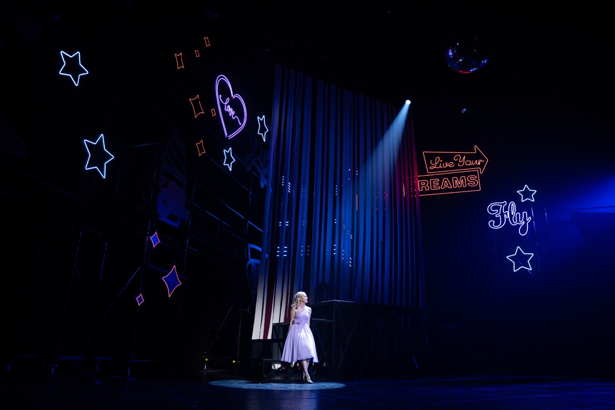 AA-20260415-41109404-41109391-DUNYACA_UNLU_GREASE_MUZIKALI_ZORLU_PSMDE_SAHNELENMEYE_BASLANDI