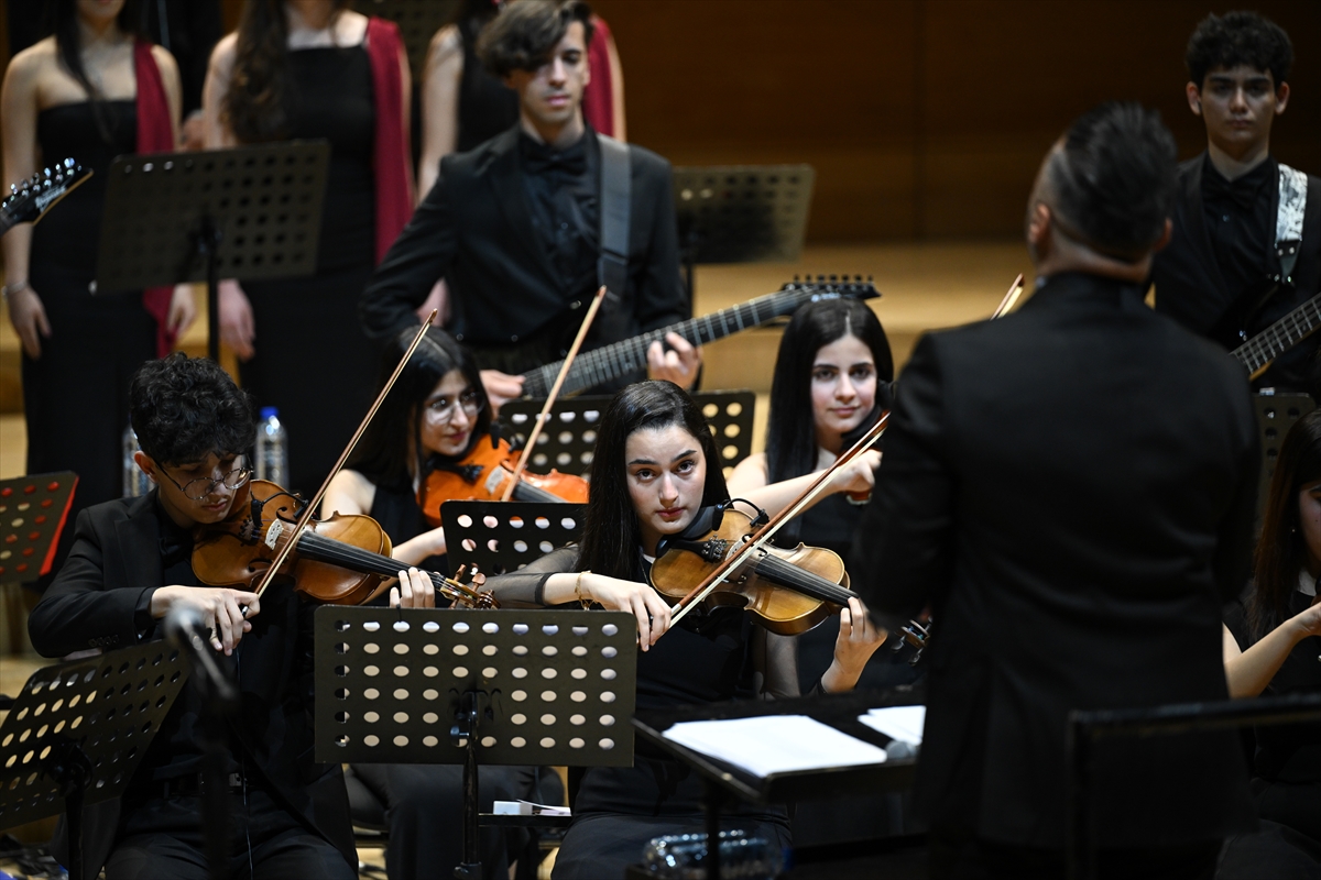 AA-20260425-41211539-41211536-HATAYLI_DEPREMZEDE_OGRENCILERDEN_OLUSAN_KORO_CSODA_SAHNE_ALDI