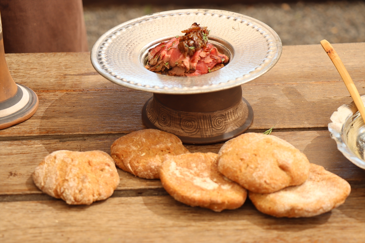 AA-20260427-41221500-41221497-NEOLITIK_CAGDA_MEZOPOTAMYADA_YAPILAN_YEMEKLER_BUGUNE_UYARLANDI