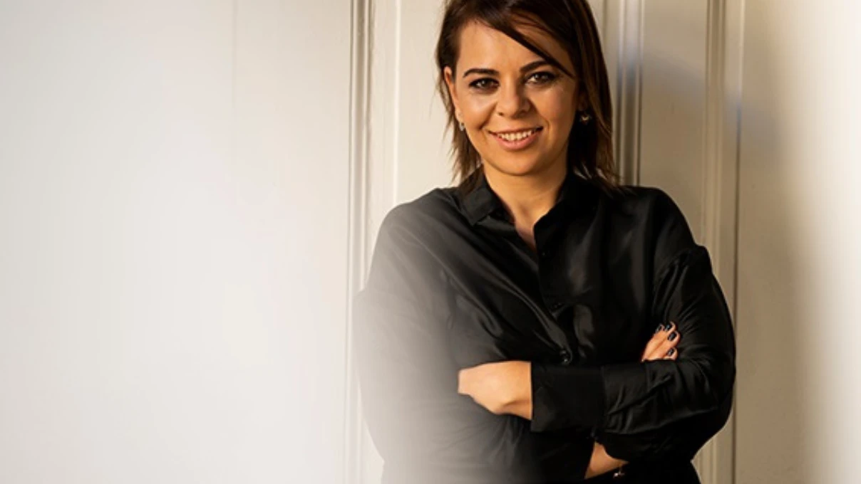 Zeynep-Gunay-Tan-6