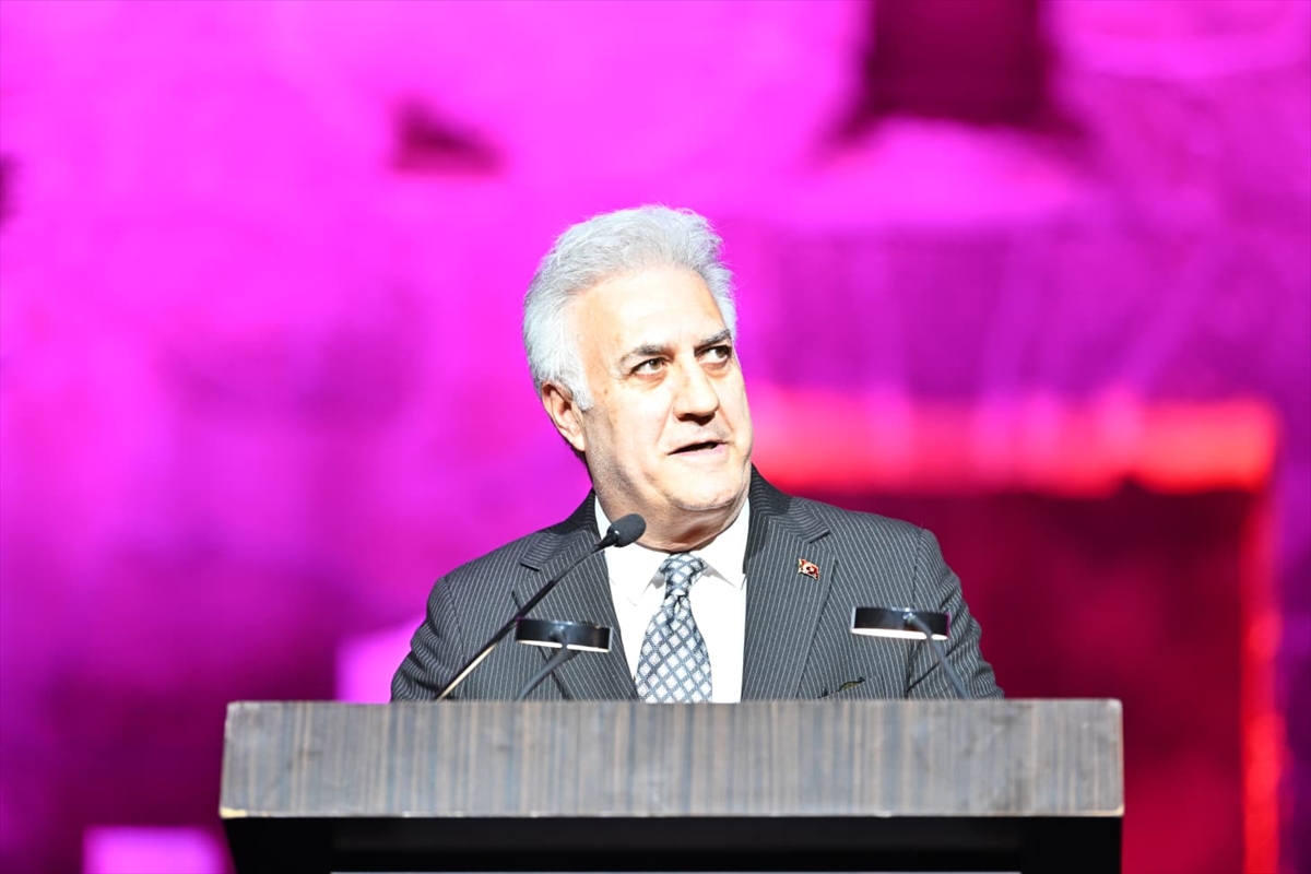 AA-20260509-41337748-41337736-DEVLET_TIYATROLARI_ANTALYA_16_ULUSLARARASI_TIYATRO_FESTIVALININ_ACILIS_OYUNU_TAJ_EXPRESS_SAHNELENDI