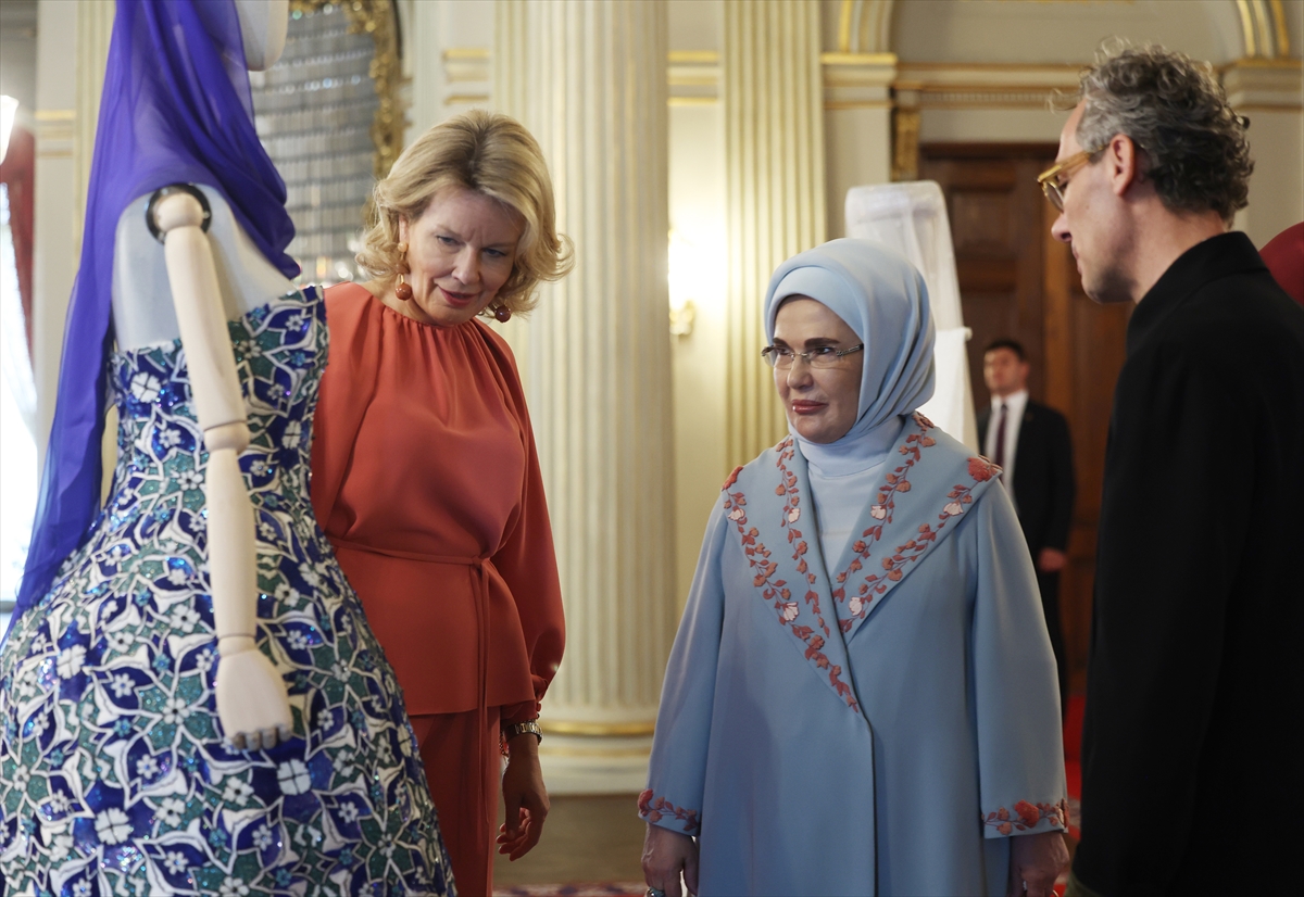 AA-20260510-41342065-41342064-EMINE_ERDOGAN_BELCIKA_KRALICESI_MATHILDEYLE_BIR_ARAYA_GELDI