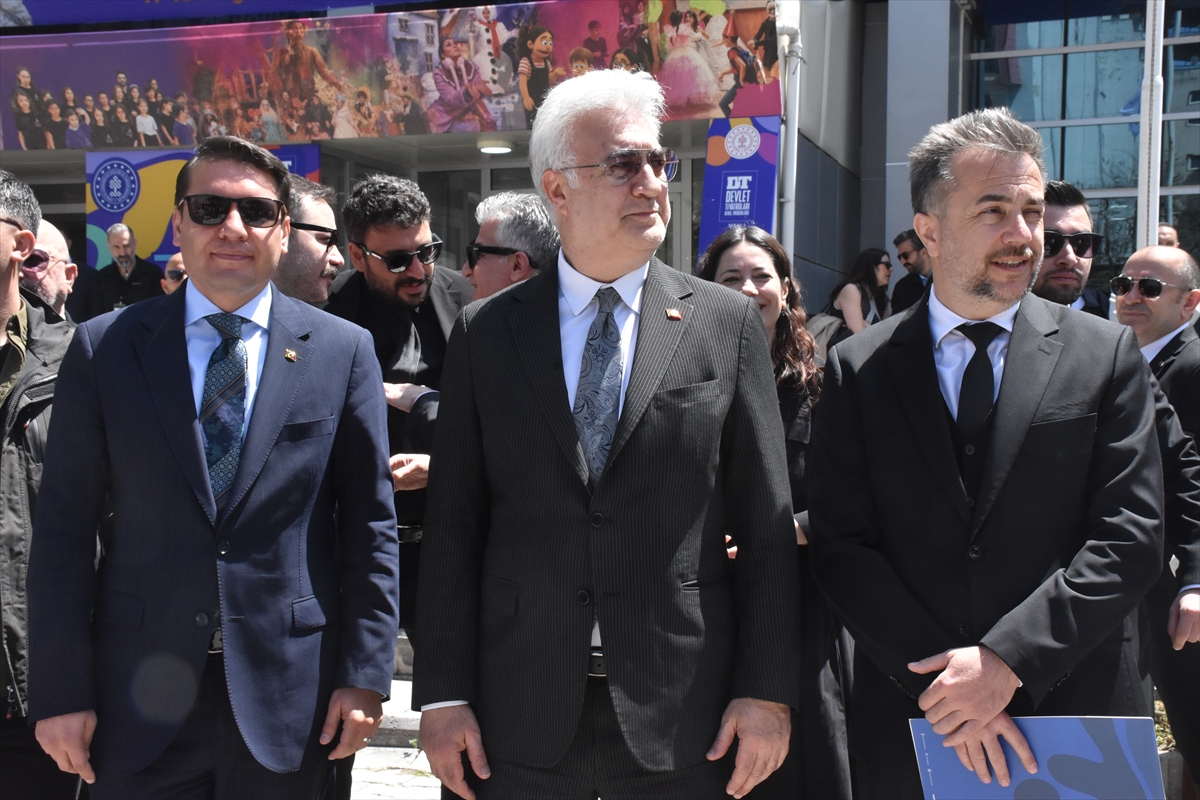 AA-20260511-41348099-41348096-VANDA_23_AKDAMAR_COCUK_VE_GENCLIK_TIYATROLARI_SENLIGI_BASLADI
