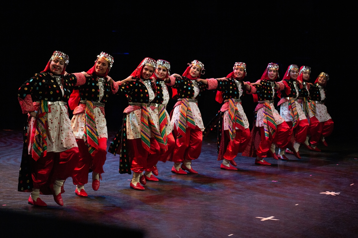 AA-20260516-41406960-41406954-HOLLANDADA_20INCI_TURK_HALK_OYUNLARI_YARISMASI_DUZENLENDI