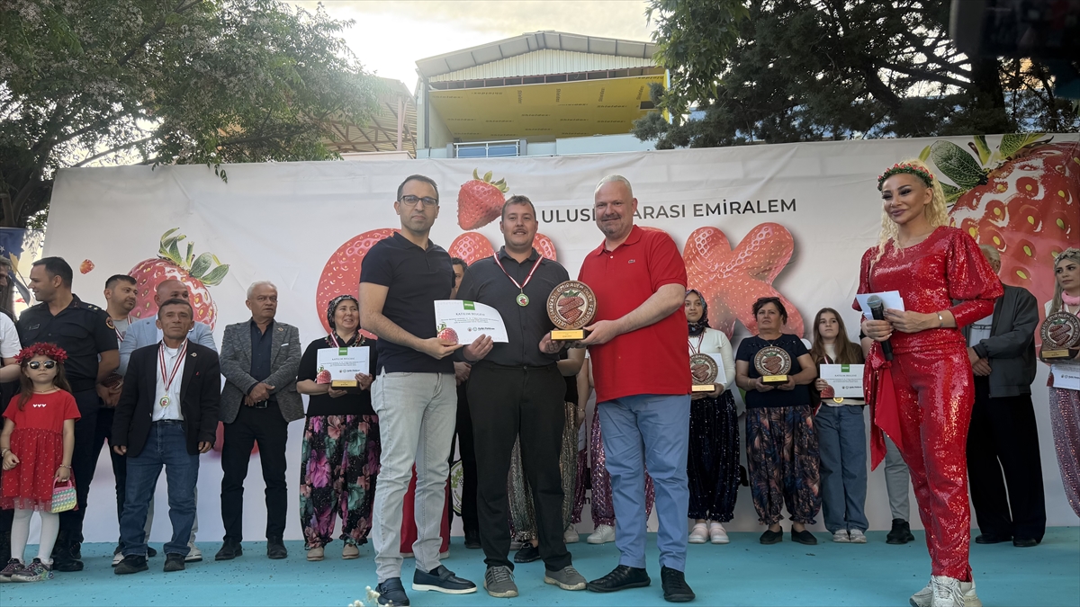 AA-20260517-41414682-41414680-16_ULUSLARARASI_EMIRALEM_CILEK_FESTIVALI_ODUL_TORENIYLE_SONA_ERDI