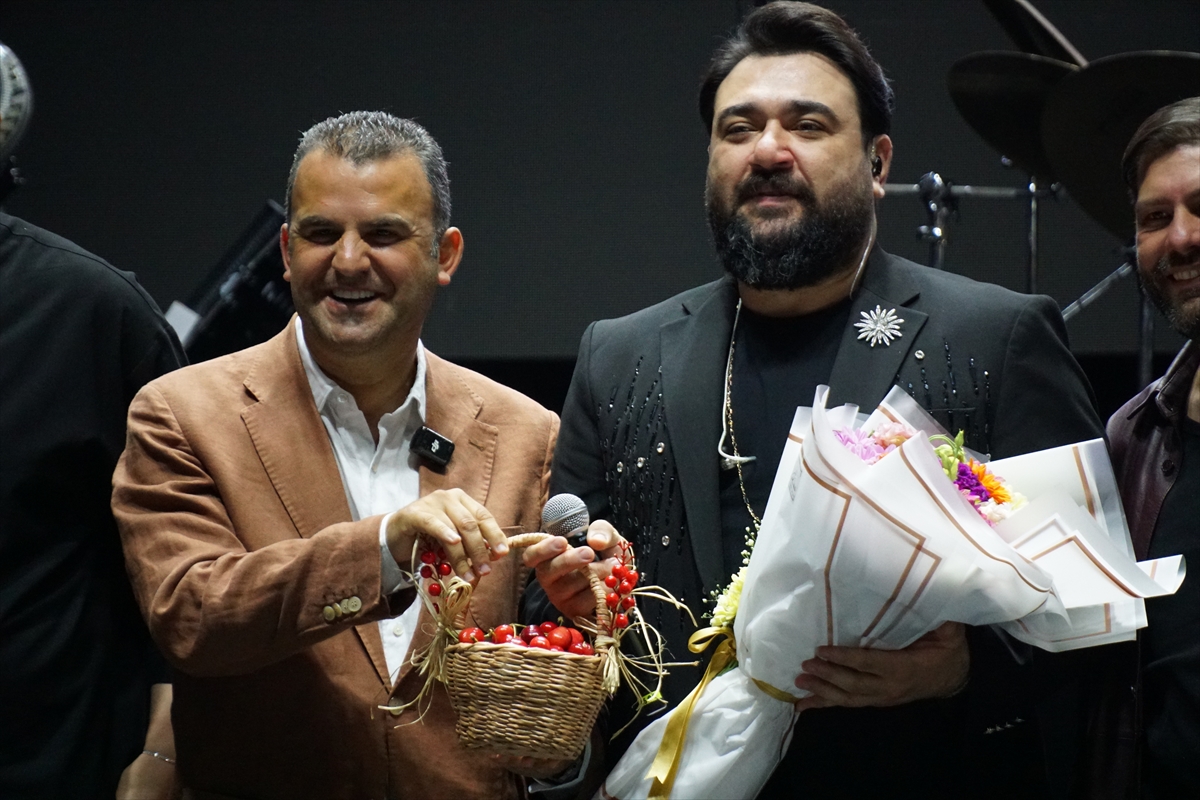 AA-20260614-41674063-41674059-TEKIRDAGDA_KIRAZ_FESTIVALI_DEMET_AKALIN_VE_SAKILER_KONSERIYLE_SONA_ERDI