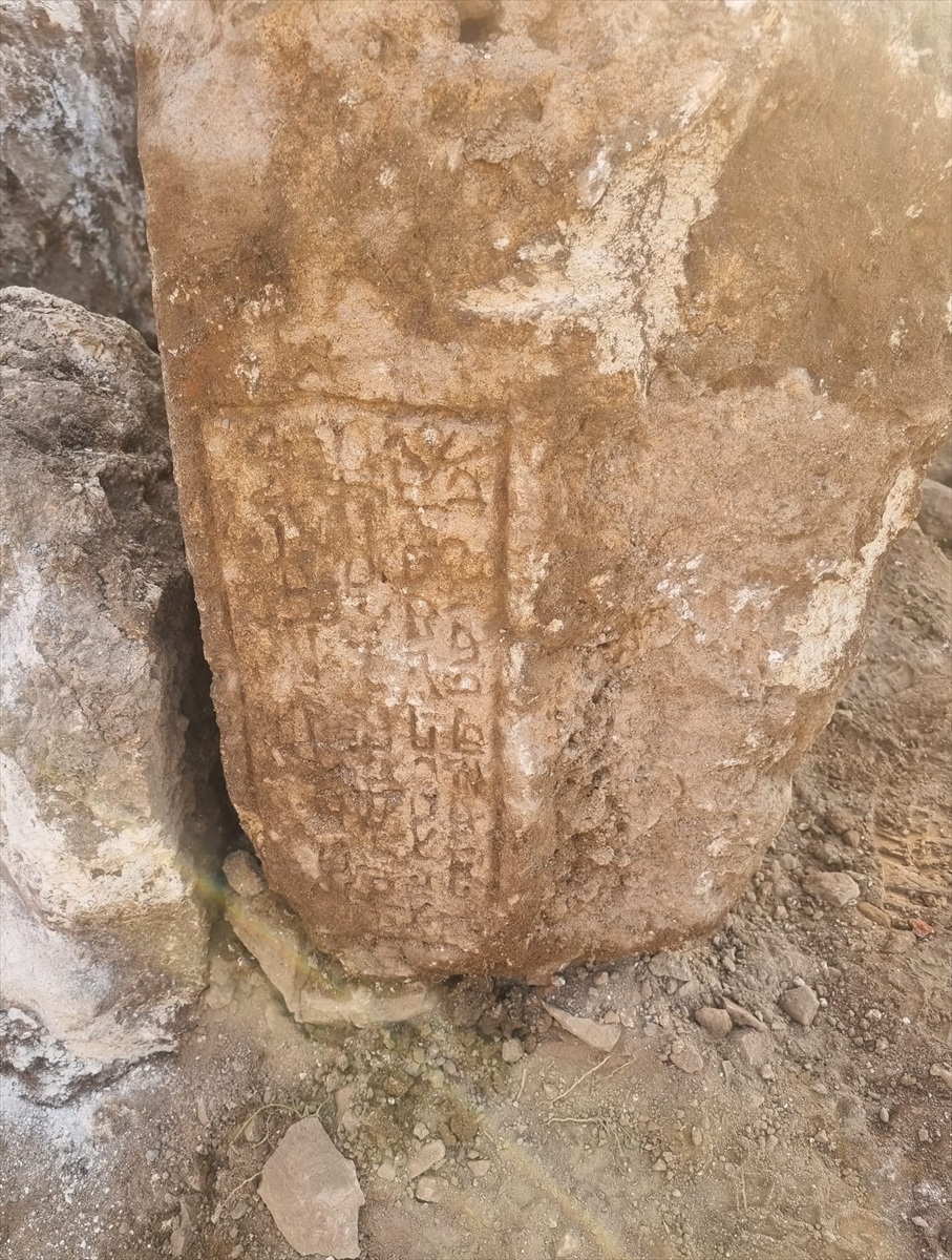 AA-20260616-41691710-41691706-MARDINDE_PARKE_TASI_DOSEME_CALISMALARI_SIRASINDA_TARIHI_TAS_BLOKLAR_BULUNDU