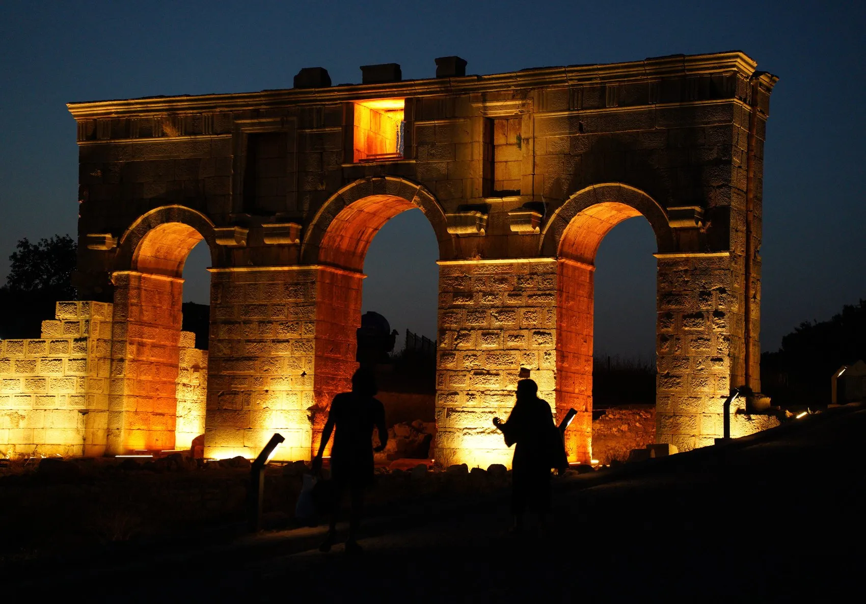 7098-patara-antik-kenti-artik-gece-gezilebiliyor