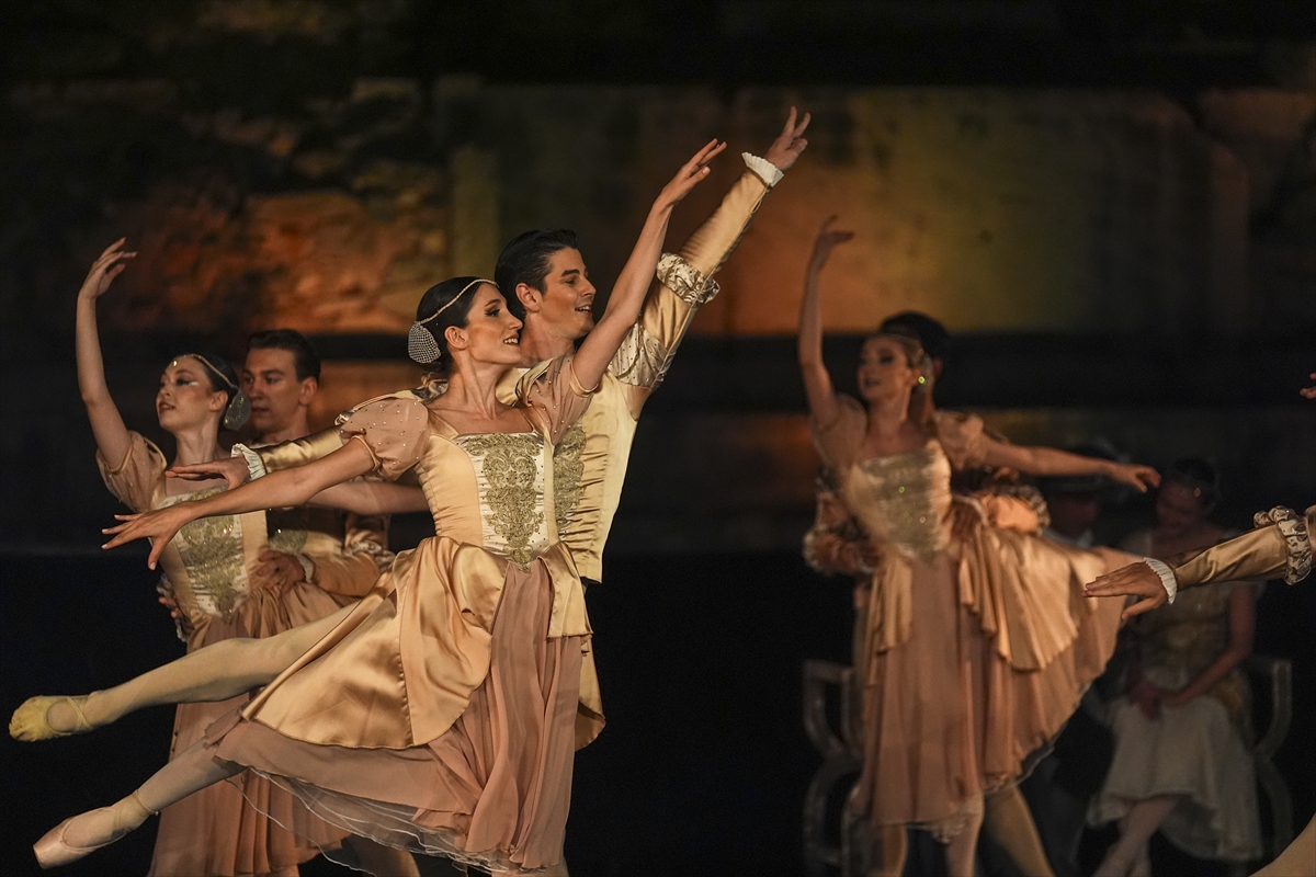 AA-20260626-41799055-41799045-9_ULUSLARARASI_EFES_OPERA_VE_BALE_FESTIVALI_KUGU_GOLU_ILE_BASLADI