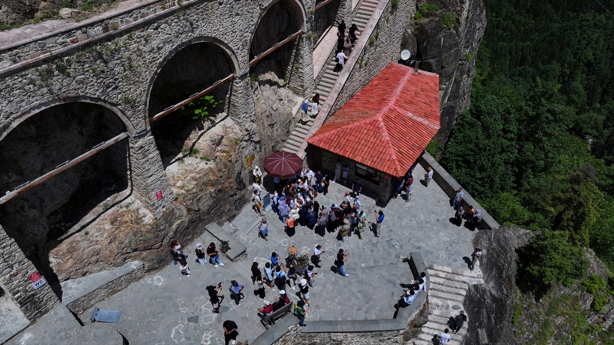AA-20260701-41839352-41839345-SUMELA_MANASTIRI_5_YILDA_2_MILYONU_ASKIN_KISIYI_AGIRLADI