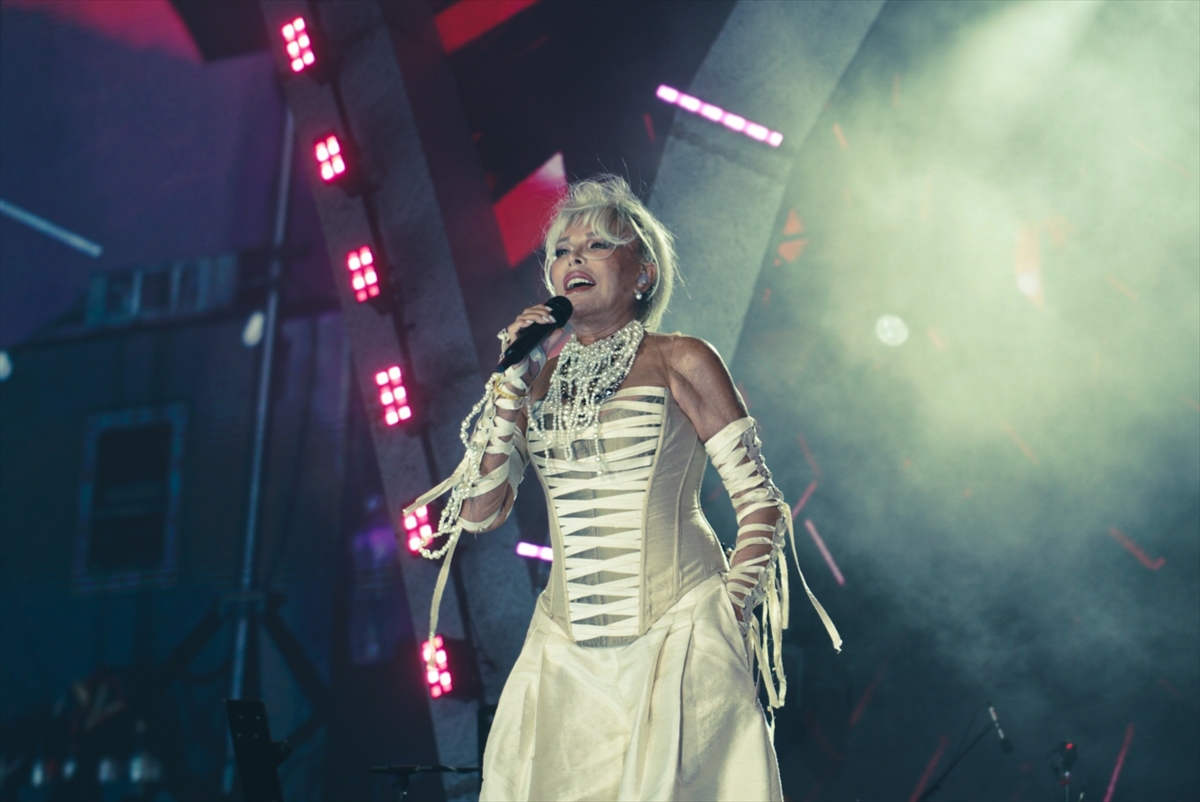 AA-20260802-42128189-42128188-GOKHAN_TURKMEN_VE_AJDA_PEKKAN_ISTANBUL_FESTIVALINDE_SAHNE_ALDI