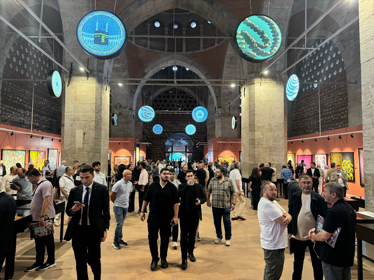 AA-20260809-42176004-42176001-SESSIZ_ZARAFET_SERGISI_ISTANBULDA_SANATSEVERLERLE_BULUSTU