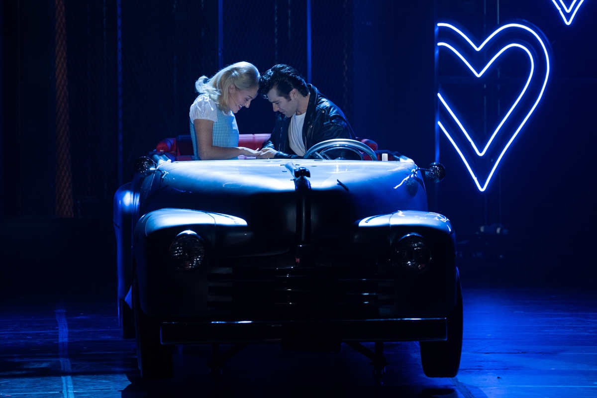 Grease geri döndü: İstanbul’da sahne sallandı