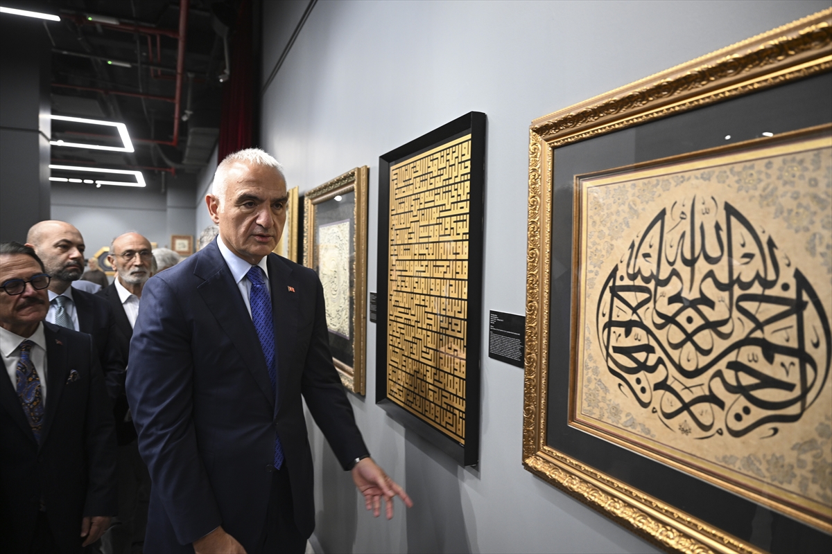 Hat ve ebrunun ustası Fuat Başar’dan 50 yıllık sergi