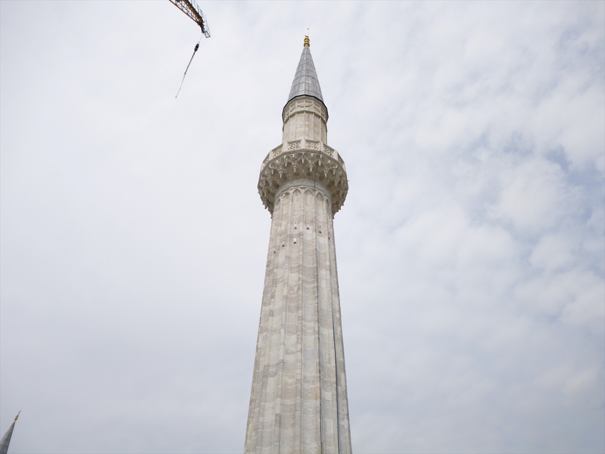 Ayasofya’nın tarihi minaresi aslına sadık kalarak yenilendi