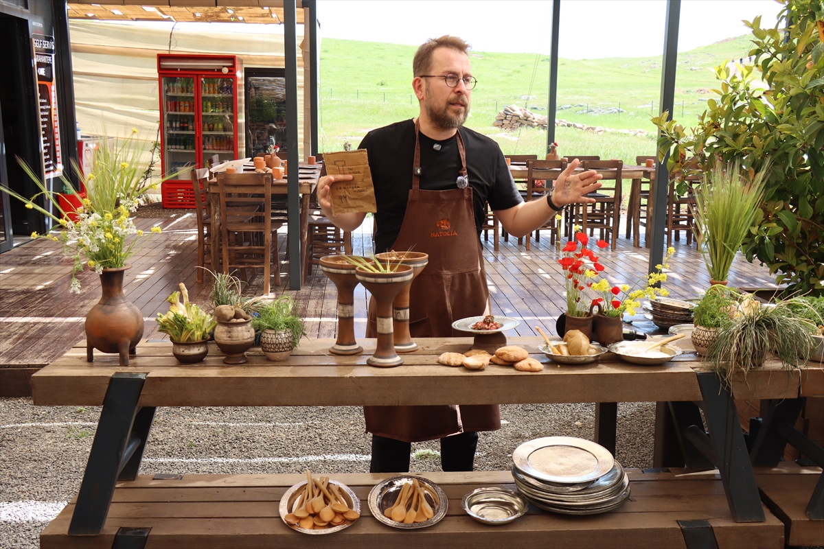 Usta şef Ömür Akkor 12 bin yıllık tarifleri günümüze taşıdı