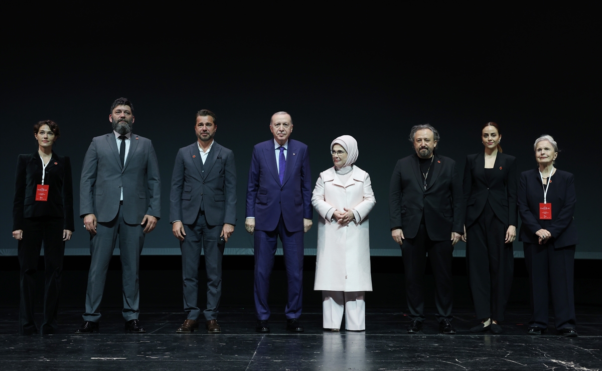 Erdoğan, Bir Adam Yaratmak filminde sanat dünyasıyla buluştu