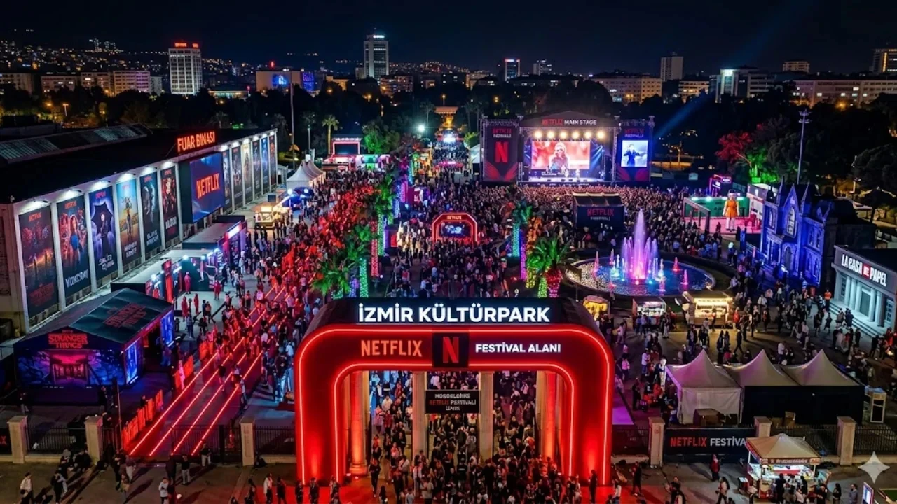 Netflix’in 10. Yıl Festivali İzmir’de binlerce kişiyi buluşturdu