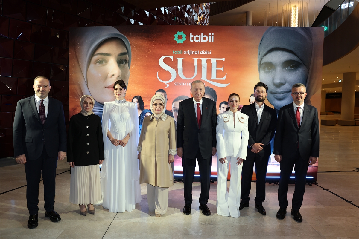 Erdoğan çifti AKM’de: Şule dizisinin prömiyeri yapıldı