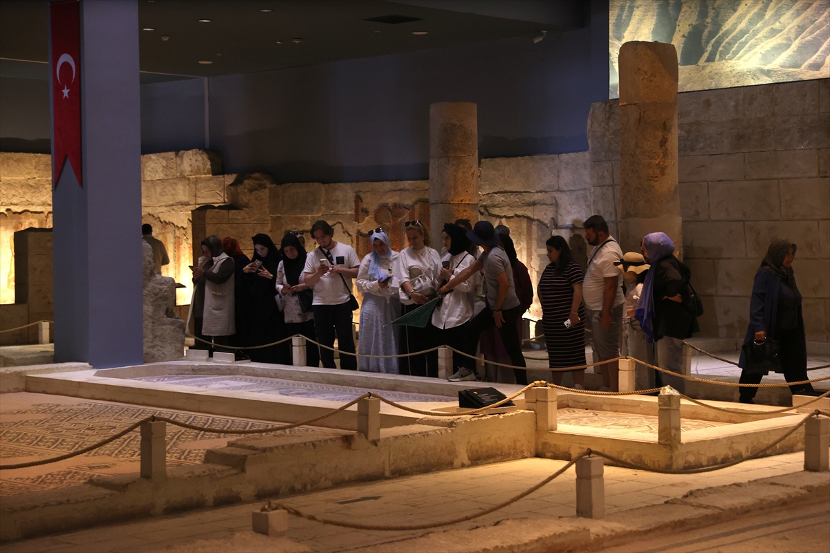 Zeugma'ya bayram akını: Çingene Kızı'na 30 bin ziyaretçi!