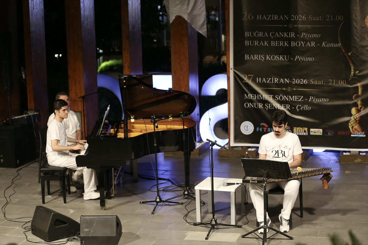 Otizmli sanatçılardan alkış alan performans