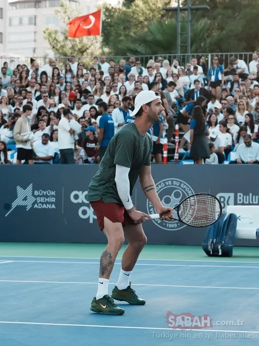 Zeynep Bastık’la evlenen Serkay Tütüncü bu kez tenis oynad