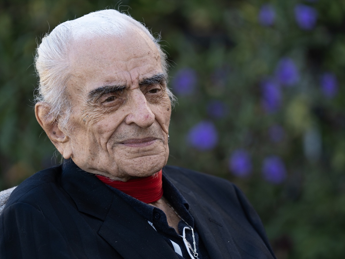 Eylülde Gel” şarkısıyla hafızalara kazınmıştı: Alpay hayatını kaybetti
