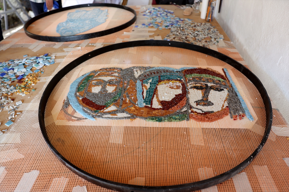 Kırklareli'nde köy meydanı sanat atölyesine dönüştü